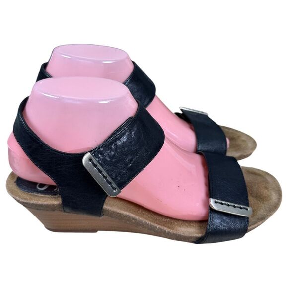 Sofft Verdi II Black Leather Strappy Slight Wedge Sandals Size 8.5 WIDE - Picture 2 of 7